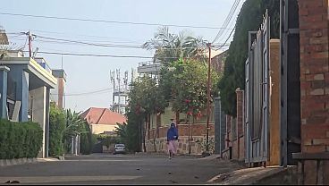Astaga, Ibu Arab Ini Colmek Di Luar Rumah Dekat Jalan Raya.