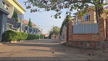 Mom Arab Ngemmek Diri Di Luar Rumah Deket Jalan, Binatang Banget
