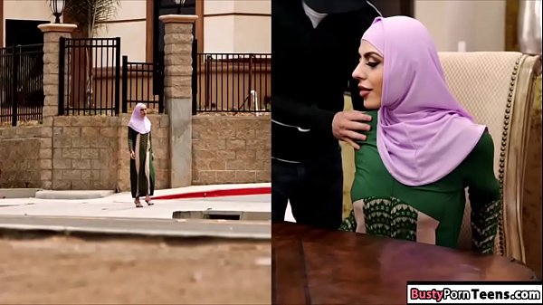 Babe Arab Ngewe Kontol Sampe Crot, Abis Itu Digenjot Sampe Mampus.