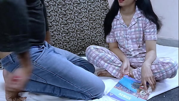Mosi Ki Ladki Ko Nanga Kar Ke Choda, Family Mein Chudai Ka Maza.