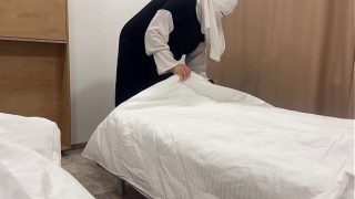 Biksu Arab Di Hotel Menggoda Tamu Dengan Celah Ketatnya Yang Basah