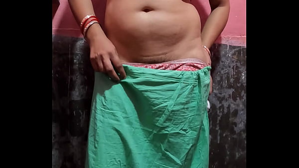Istri Desi Lagi Cukur Bulu Memeknya Biar Makin Basah